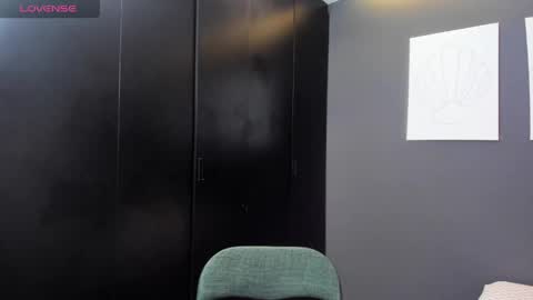 Kristen LoveBerry online show from April 22, 2026, 11:28 pm