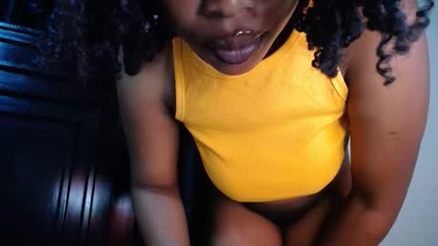 Snapshot of love_niahh chatting on April 29, 2026, 4:00 pm niahh online show from April 29, 2026, 4:00 pm