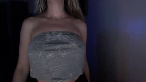 LoVe On  online show from February 5, 2026, 2:05 am