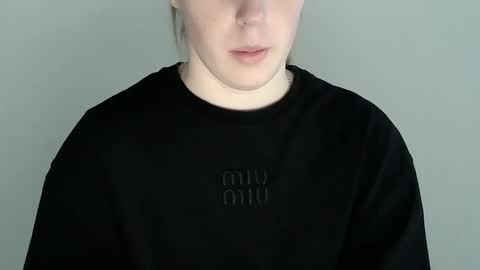 Vivian online show from November 11, 2025, 1:33 pm