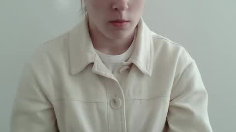 Vivian online show from November 18, 2025, 11:47 am