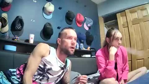 Snapshot of lovecoupleqc chatting on October 21, 2025, 12:33 am lovecoupleqc online show from October 21, 2025, 12:33 am