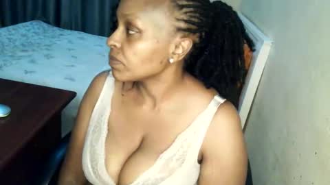 Snapshot of loveedee4 chatting on June 10, 2026, 10:19 pm loveedee4 online show from June 10, 2026, 10:19 pm
