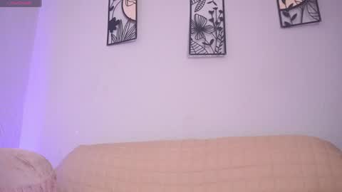 katalina   online show from April 15, 2026, 5:14 am