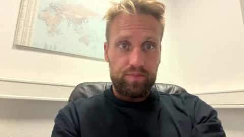 lovefuesse online show from September 15, 2025, 8:03 am