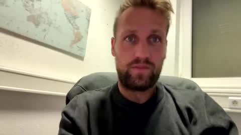 lovefuesse online show from November 11, 2025, 8:58 am