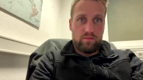 lovefuesse online show from January 14, 2026, 9:04 am