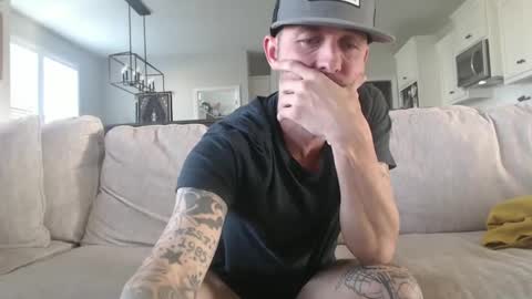 Snapshot of lovehatelovers chatting on December 19, 2024, 8:23 pm lovehatlovers online show from December 19, 2024, 8:23 pm