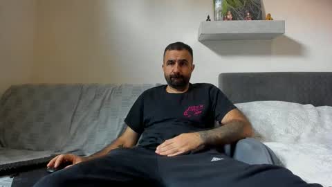 loveivat80 online show from September 30, 2025, 5:34 am