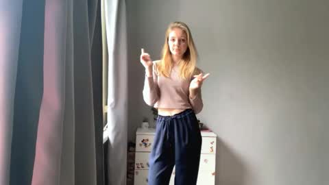 Ella online show from October 15, 2025, 6:35 am