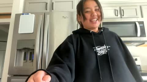 Snapshot of lovellly_ chatting on January 15, 2025, 8:16 pm Love online show from January 15, 2025, 8:16 pm