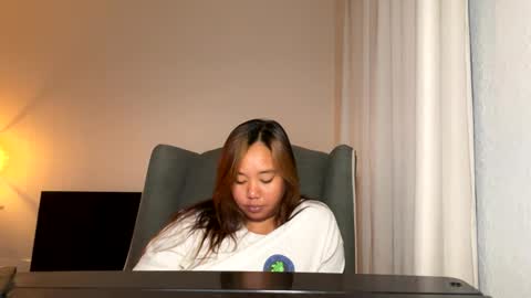 Snapshot of lovellly_ chatting on September 26, 2025, 11:09 pm Love online show from September 26, 2025, 11:09 pm