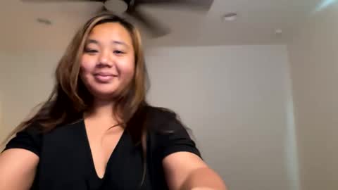 Snapshot of lovellly_ chatting on October 8, 2025, 3:31 pm Love online show from October 8, 2025, 3:31 pm