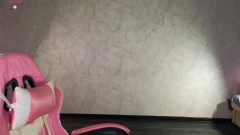 Snapshot of lovelly_molly chatting on April 22, 2026, 5:25 pm Molly online show from April 22, 2026, 5:25 pm