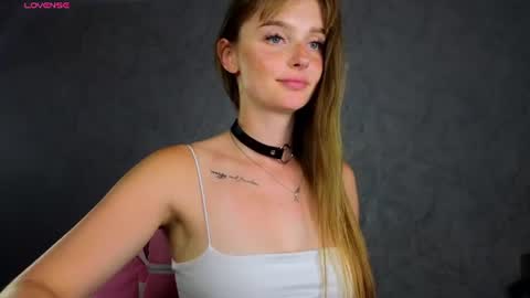 Snapshot of lovelly_molly chatting on July 10, 2026, 5:48 pm Molly online show from July 10, 2026, 5:48 pm