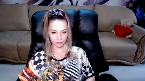 Snapshot of lovellymalina chatting on June 12, 2026, 10:58 am private open online show from June 12, 2026, 10:58 am