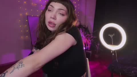 Elsa online show from December 2, 2024, 5:48 pm