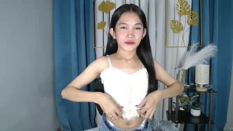 BELLA online show from May 17, 2026, 2:02 pm