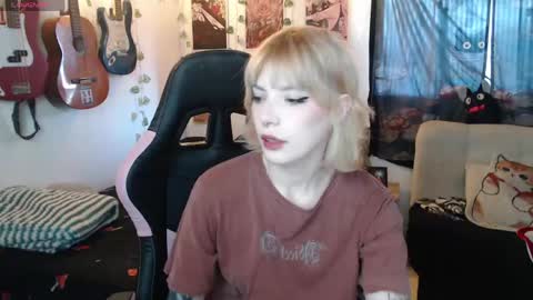 Snapshot of lovely_cass chatting on May 27, 2026, 8:50 pm Cassie online show from May 27, 2026, 8:50 pm