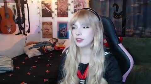 Snapshot of lovely_cass chatting on June 17, 2026, 11:38 pm Cassie online show from June 17, 2026, 11:38 pm