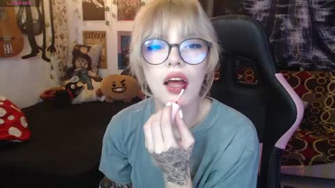 Snapshot of lovely_cass chatting on June 25, 2026, 2:11 am Cassie online show from June 25, 2026, 2:11 am