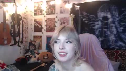 Snapshot of lovely_cass chatting on June 25, 2026, 5:12 am Cassie online show from June 25, 2026, 5:12 am