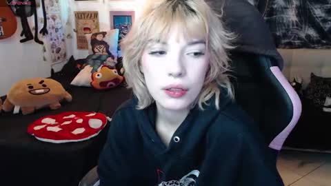 Snapshot of lovely_cass chatting on July 7, 2026, 4:26 am Cassie online show from July 7, 2026, 4:26 am