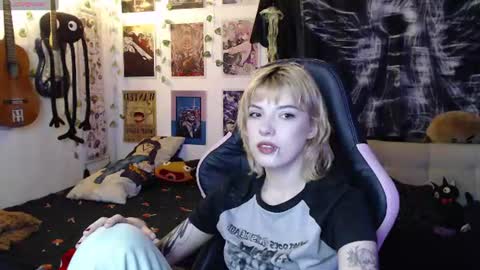 Snapshot of lovely_cass chatting on July 17, 2026, 1:12 am Cassie online show from July 17, 2026, 1:12 am