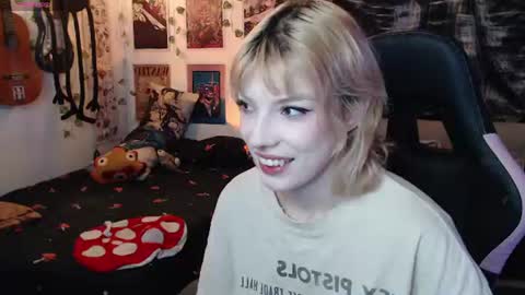 Snapshot of lovely_cass chatting on July 18, 2026, 1:21 am Cassie online show from July 18, 2026, 1:21 am