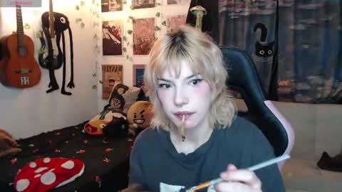 Snapshot of lovely_cass chatting on July 23, 2026, 4:10 am Cassie online show from July 23, 2026, 4:10 am