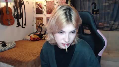 Snapshot of lovely_cass chatting on July 28, 2026, 6:42 am Cassie online show from July 28, 2026, 6:42 am