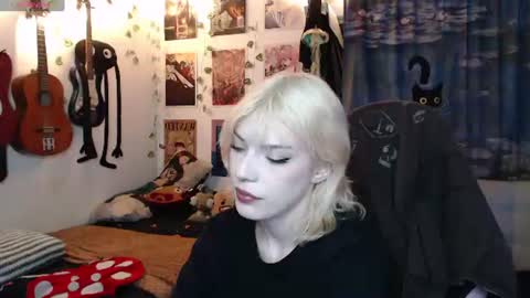 Snapshot of lovely_cass chatting on August 2, 2026, 5:06 am Cassie online show from August 2, 2026, 5:06 am