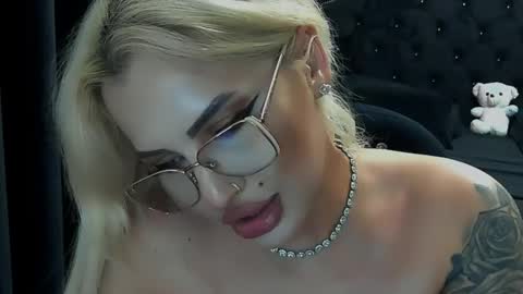 Snapshot of lovelyblondyxxx chatting on June 8, 2026, 1:28 am PrAllinXXXa online show from June 8, 2026, 1:28 am