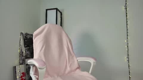 Snapshot of lovelycaroll chatting on February 28, 2025, 9:25 am lovelycaroll online show from February 28, 2025, 9:25 am