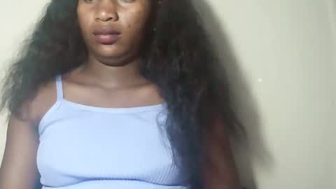 lovelylarra online show from March 13, 2026, 9:32 pm