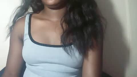 lovelylarra online show from March 25, 2026, 7:58 am