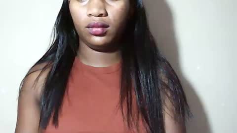 lovelylarra online show from April 18, 2026, 8:07 am