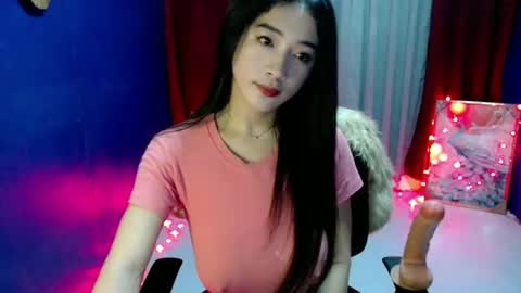 lovelypetite143 online show from May 27, 2026, 5:04 am