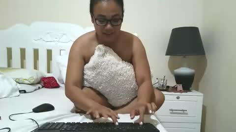 Snapshot of lovelyquey chatting on May 10, 2026, 10:37 pm Angelquey online show from May 10, 2026, 10:37 pm