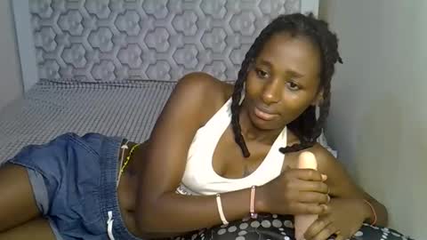 lovelytin online show from October 24, 2025, 10:06 pm