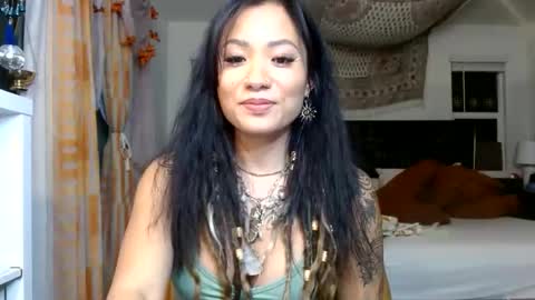 lovelyxmacii online show from November 17, 2025, 1:55 am