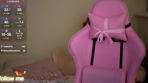 Snapshot of lovelyybell chatting on November 25, 2025, 3:56 pm B E L L online show from November 25, 2025, 3:56 pm