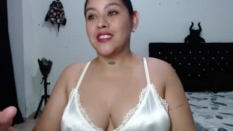 loveme_d online show from October 29, 2025, 2:52 pm
