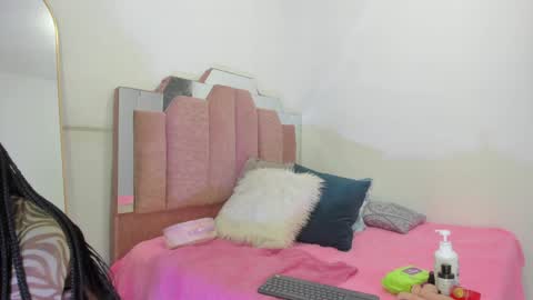 L O V E  online show from January 25, 2025, 11:34 am