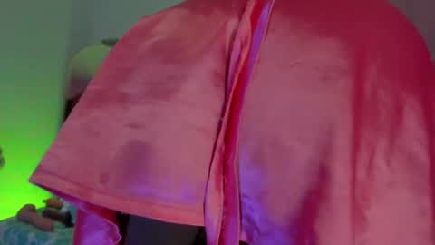 L O V E  online show from March 9, 2025, 11:36 am