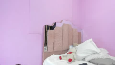 L O V E  online show from September 18, 2025, 11:34 am