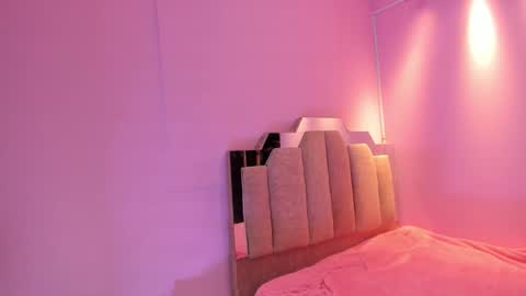 L O V E  online show from October 8, 2025, 11:41 am