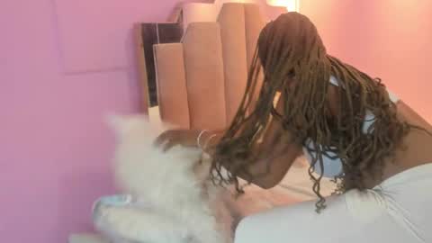 L O V E  online show from November 20, 2025, 12:05 pm