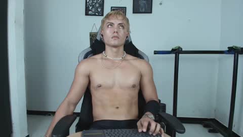 Snapshot of lover_fitnessboy chatting on May 30, 2026, 12:52 am kevin online show from May 30, 2026, 12:52 am