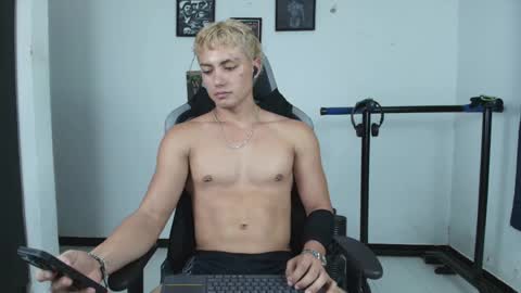 Snapshot of lover_fitnessboy chatting on June 1, 2026, 3:30 am kevin online show from June 1, 2026, 3:30 am